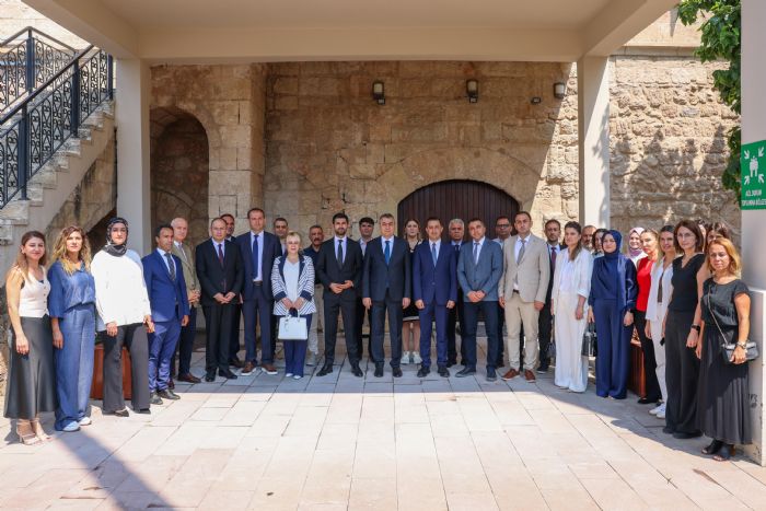 Hay�rsever i� insan�ndan sa�l�k yat�r�m�