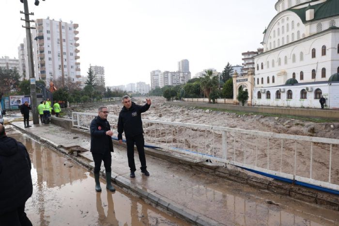 Mersin�i sel vurdu, Vali baba sahaya indi