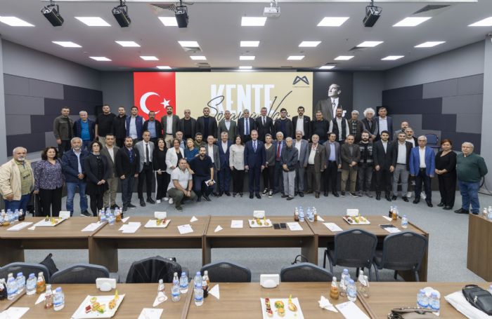 Se�er, emek �rg�tleriyle bulu�tu