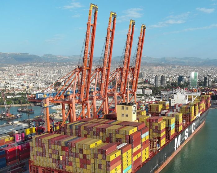 Mersin Liman’nda tarihi gelime: 400 metrelik gemi yanat