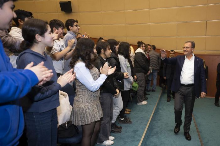 Başkan Seçer, öğrencilerin yarışma heyecanına ortak oldu