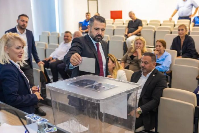 Mezitli’de Ba�kan vekilli�i se�imini Turgut Sela�z� kazand�