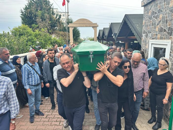 Mavi, annesini son yolculu�una u�urlad�