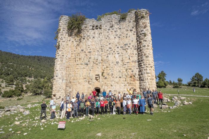 Kilikya yolu y�r�y���nde tarih ve do�a i� i�e